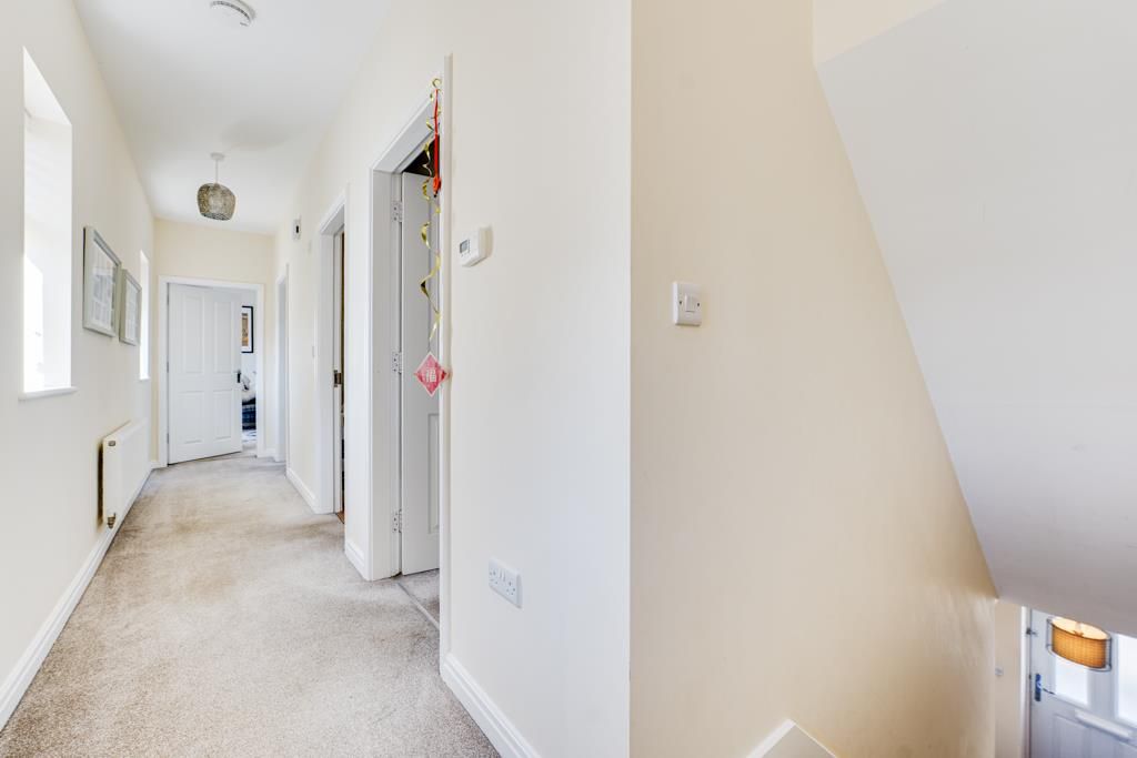 Property photo 3 of 22 5 Furlong Close, Weldon-8.Jpg