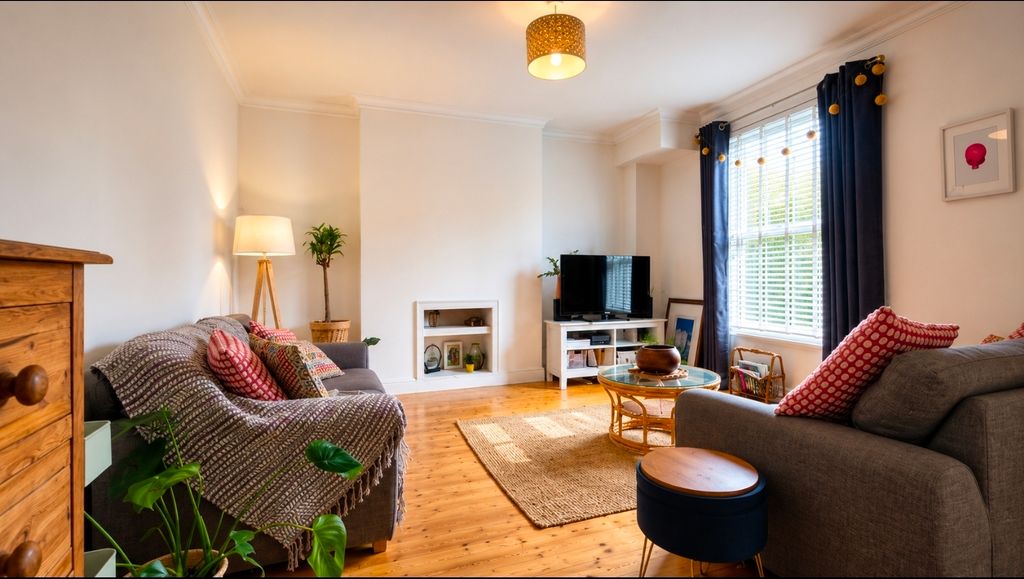 Property photo 3 of 12 Lounge
