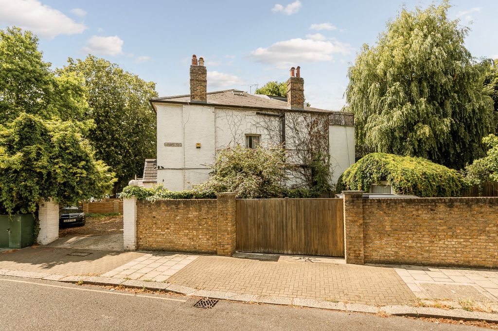 Property photo 2 of 11