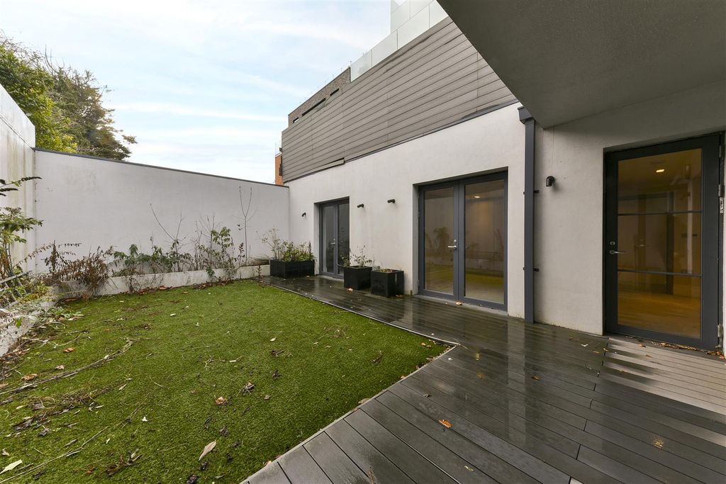 Property photo 3 of 6