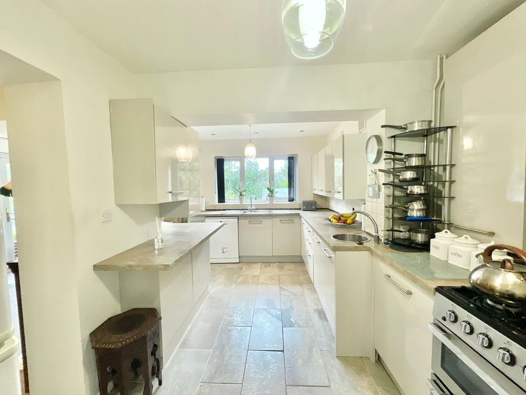 Property photo 3 of 27