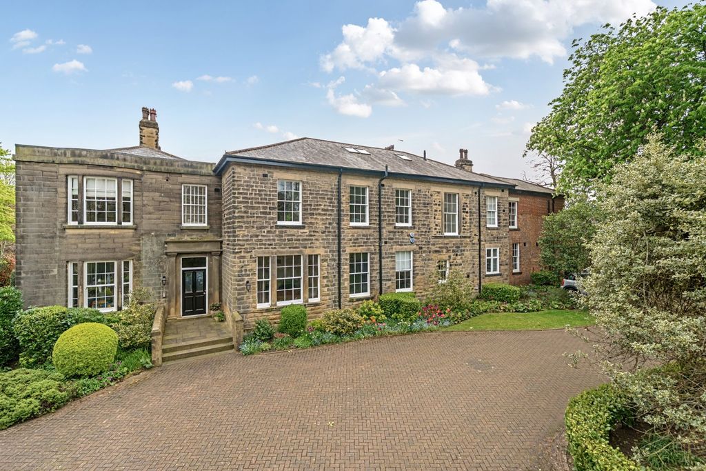 Property photo 1 of 16 Front