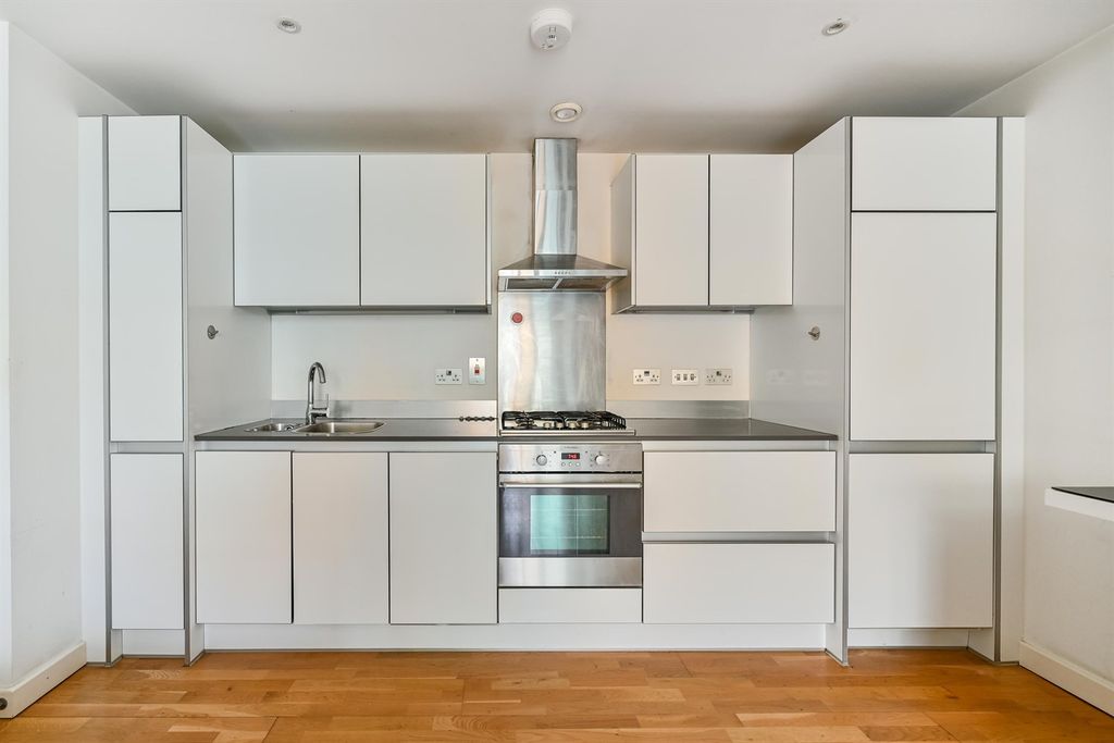 Property photo 2 of 12 Kitchen