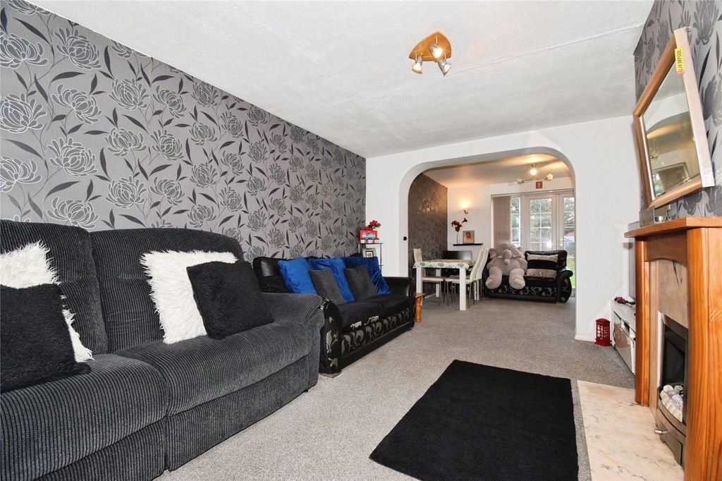 Property photo 2 of 17 Lounge