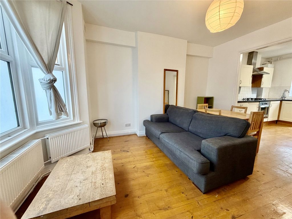 Property photo 2 of 8 Picture No. 12