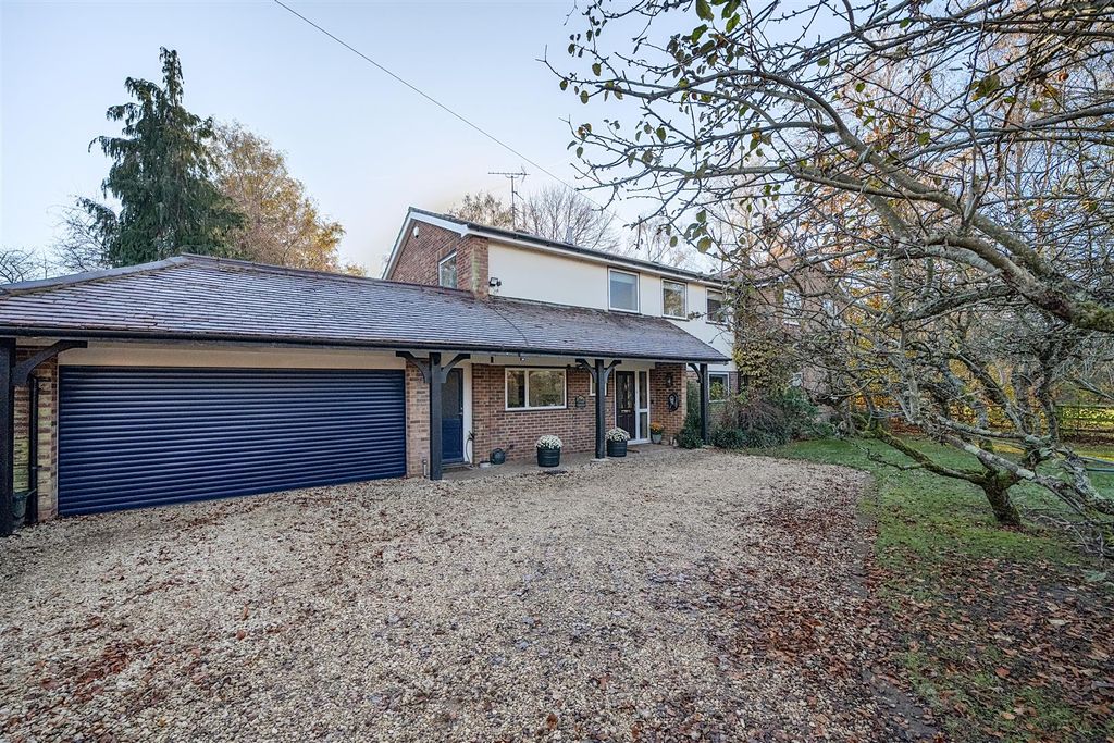 Property photo 1 of 55 Front Garden