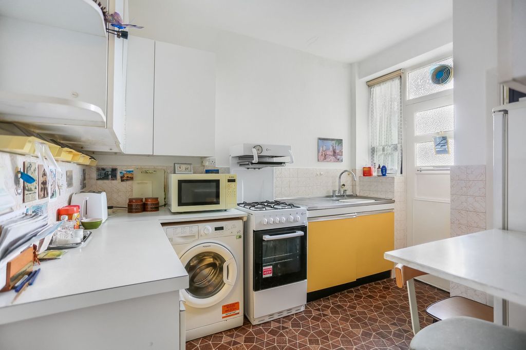 Property photo 3 of 23