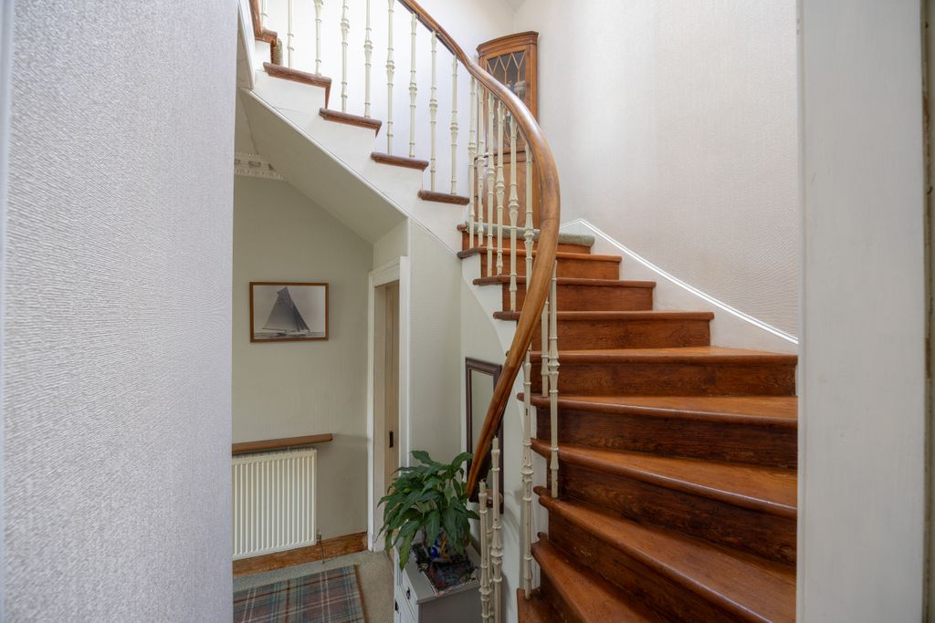 Property photo 3 of 48