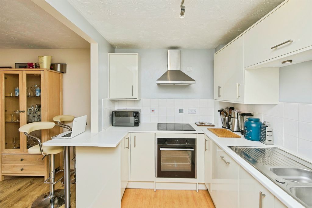 Property photo 3 of 17