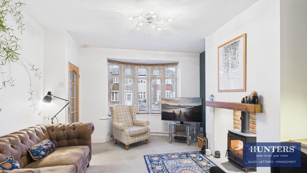 Property photo 3 of 18 Living Room