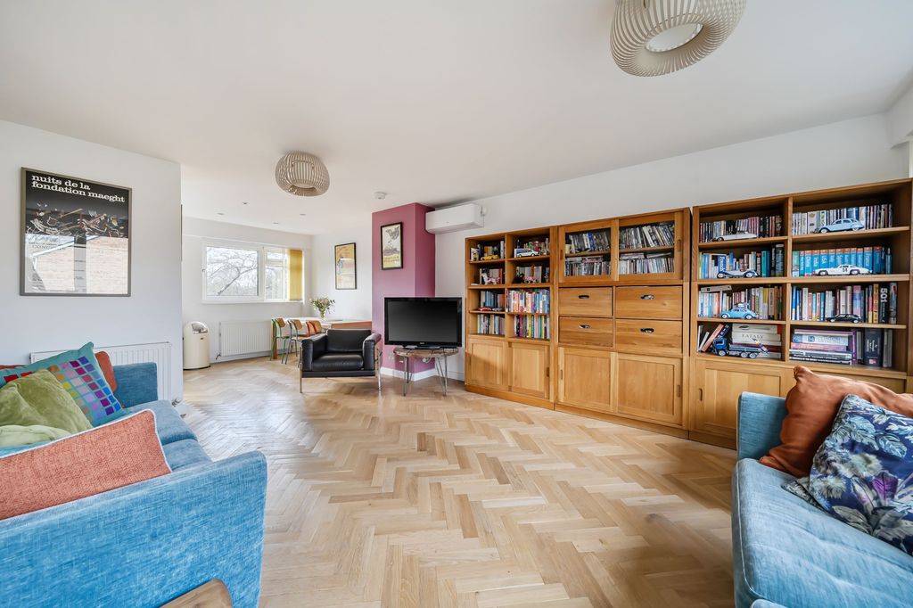 Property photo 2 of 17