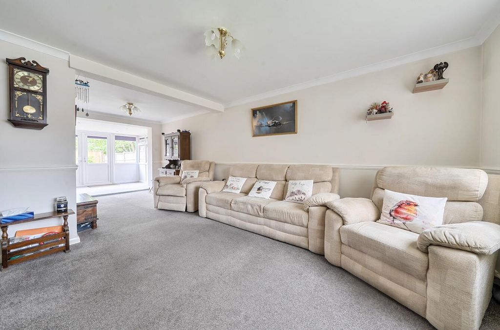 Property photo 2 of 17 Totnes Close 2 (2).Jpg