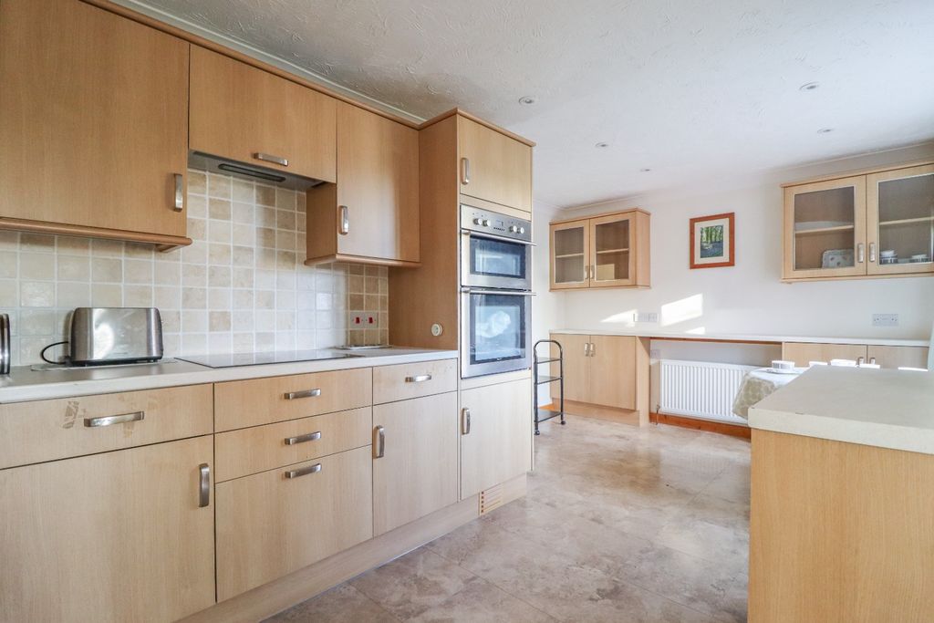 Property photo 3 of 22 4590475