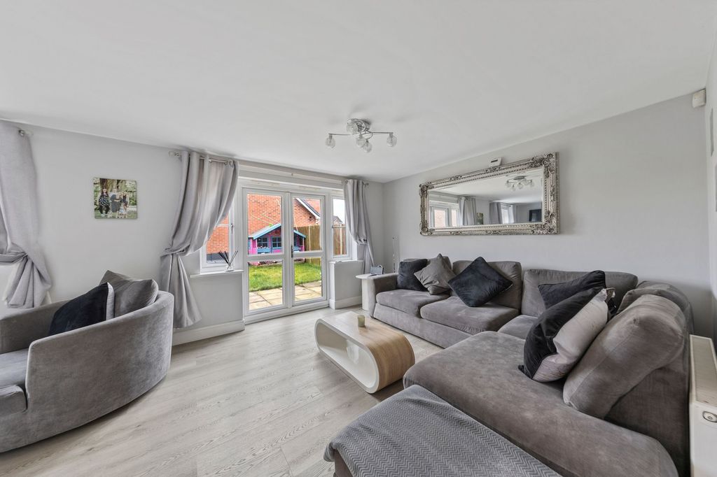 Property photo 2 of 28