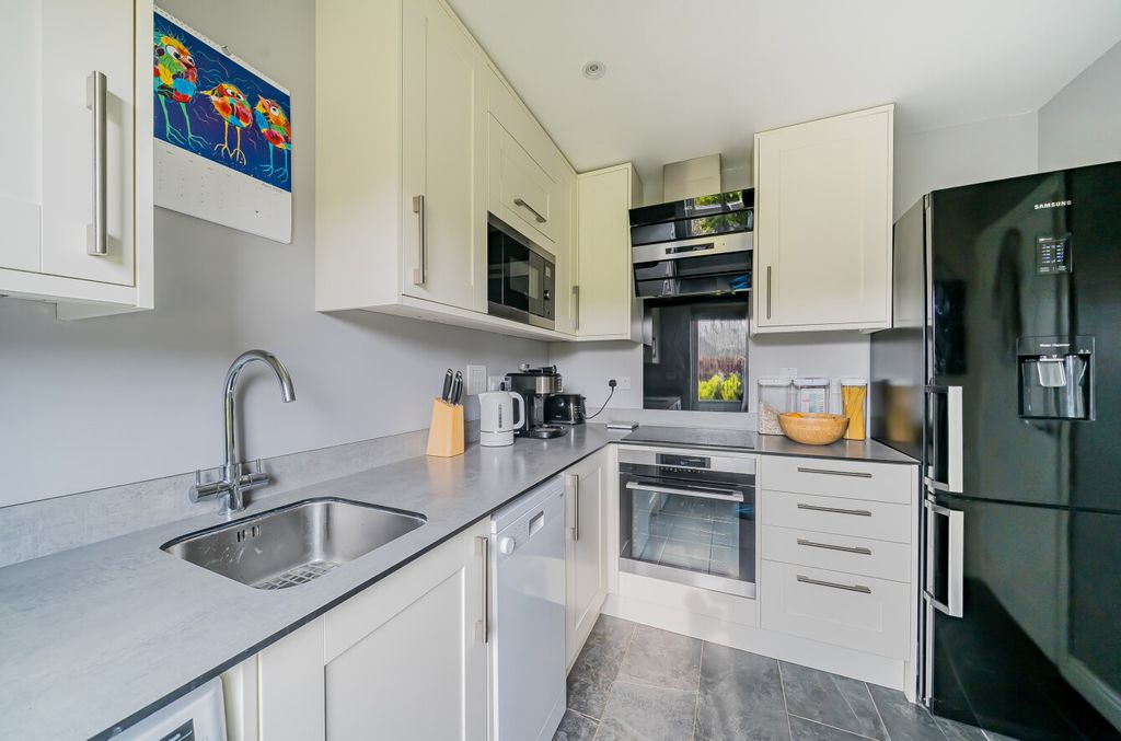 Property photo 3 of 21 1433948-13-69c10c...