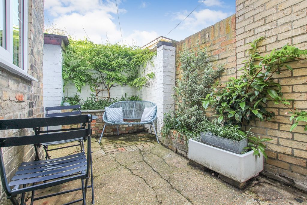 Property photo 2 of 8