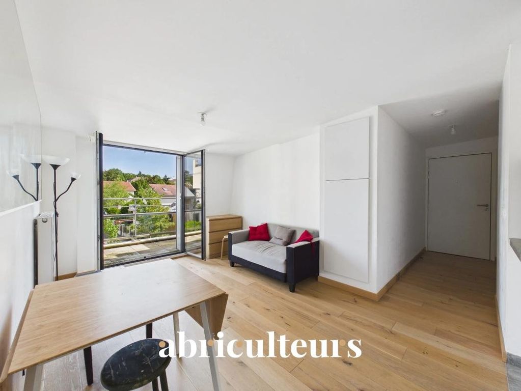Property photo 1 of 14 Pleasant 2-Bedroom Apartment With Balcony - 56m² - Garches
