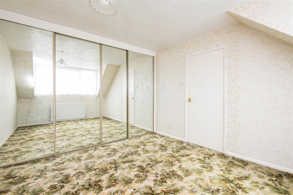 Property photo 3 of 20 Master Bedroom