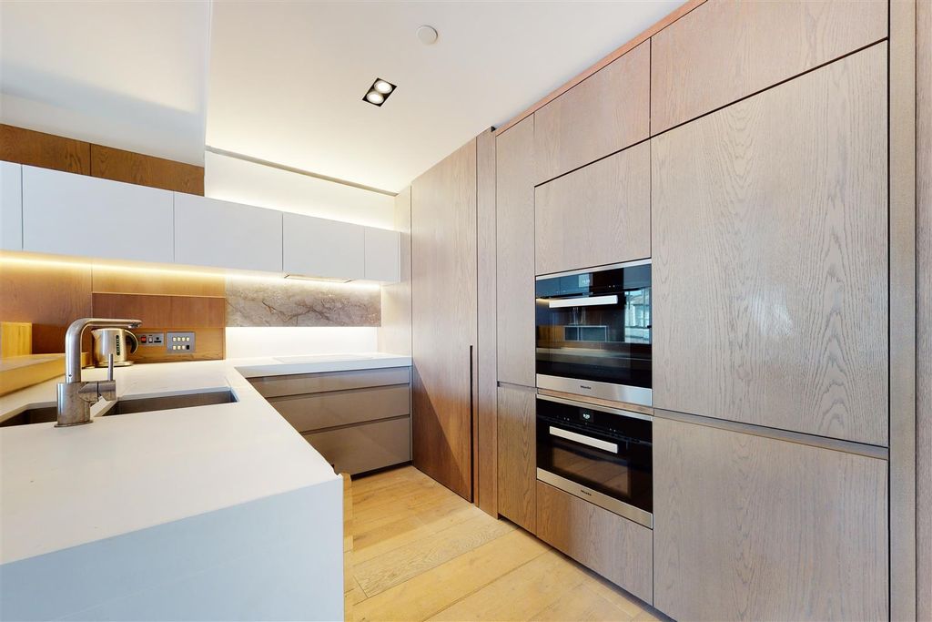 Property photo 2 of 17 Pearson Square