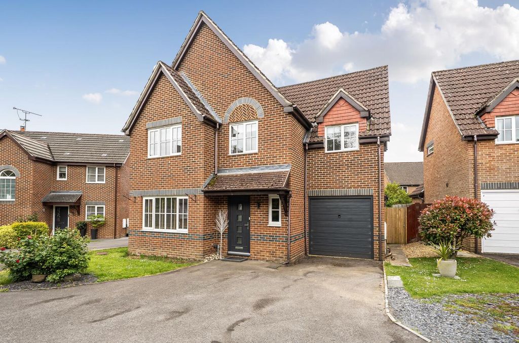 Property photo 1 of 18 20 Sir Lancelot Close (4).Jpg