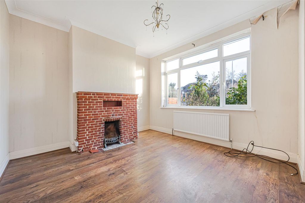 Property photo 3 of 21