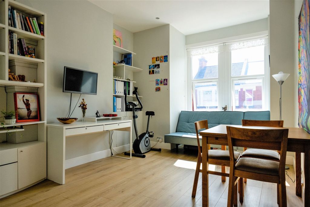 Property photo 1 of 7 Living / Dining Room