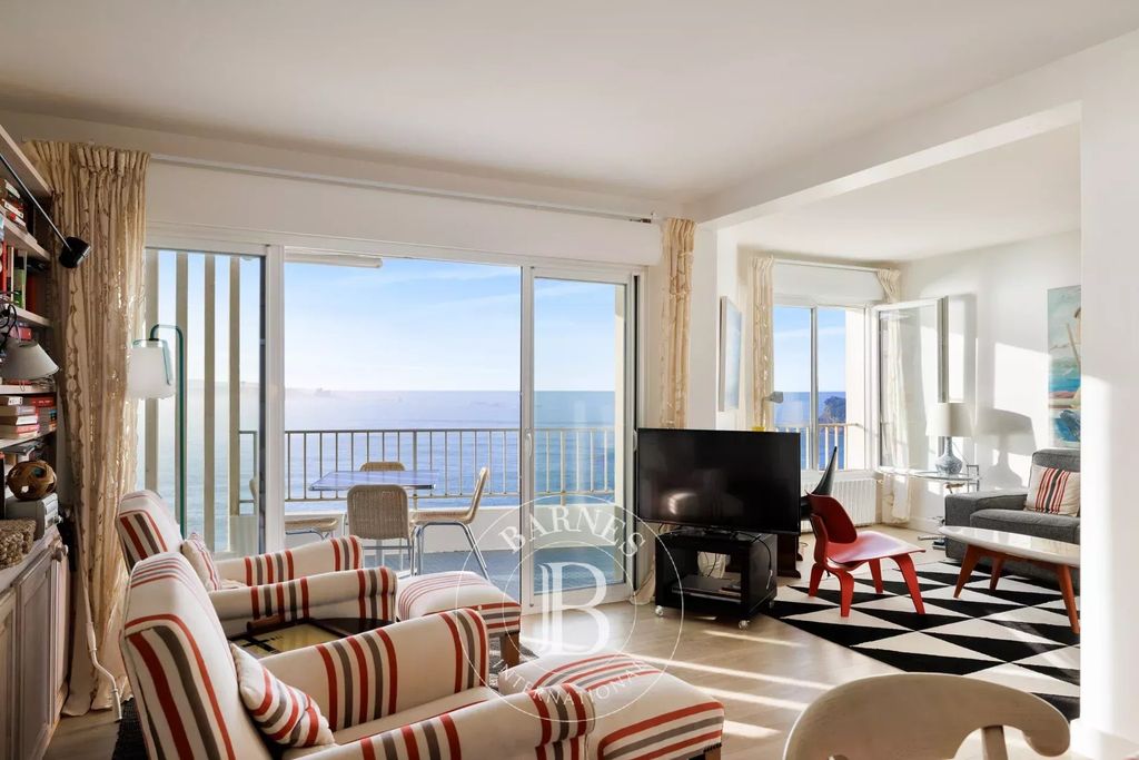 Property photo 1 of 8 Saint Jean De Luz, Sainte-Barbe, 68 Sqm Apartment, Living Room With View Of The Bay