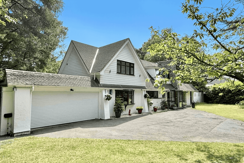 Property photo 1 of 35 4 Bedroom Detached House For Sale