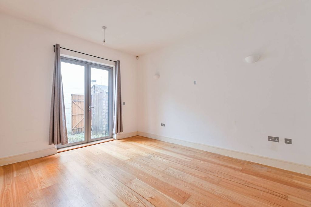 Property photo 3 of 16