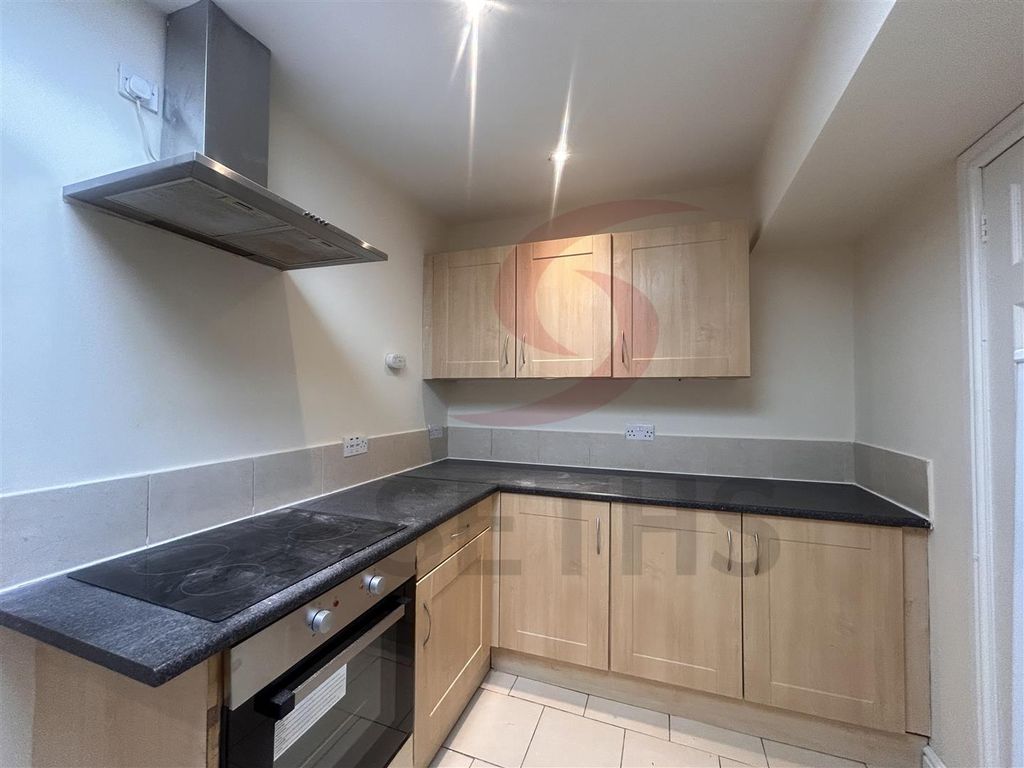 Property photo 2 of 8 Kitchen