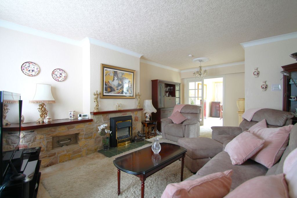 Property photo 2 of 26 Living Room