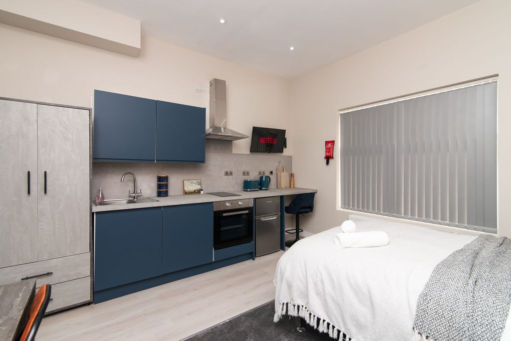 Property photo 2 of 38