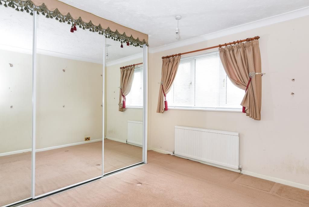 Property photo 2 of 10 Bathroom