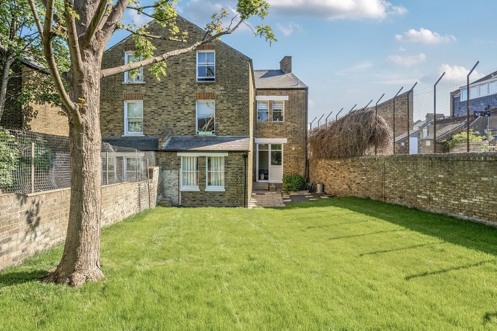 Property photo 2 of 15 Picture No. 21