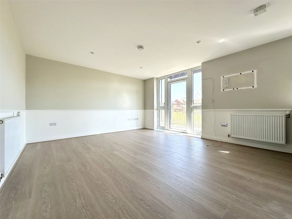 Property photo 3 of 17 Living Room