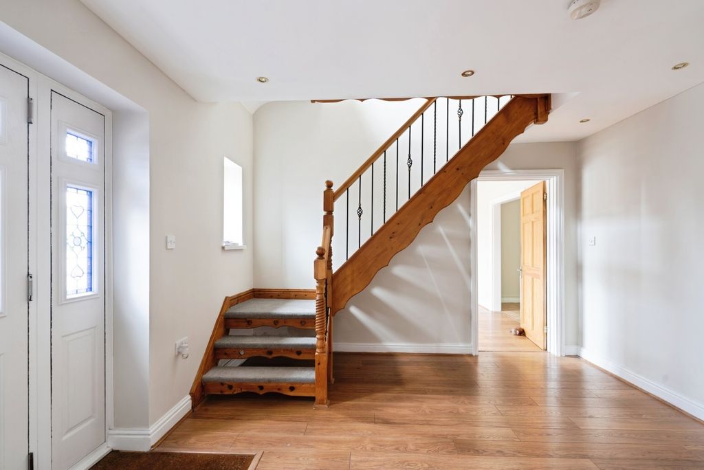 Property photo 2 of 20 Pbox-Img.Jpg