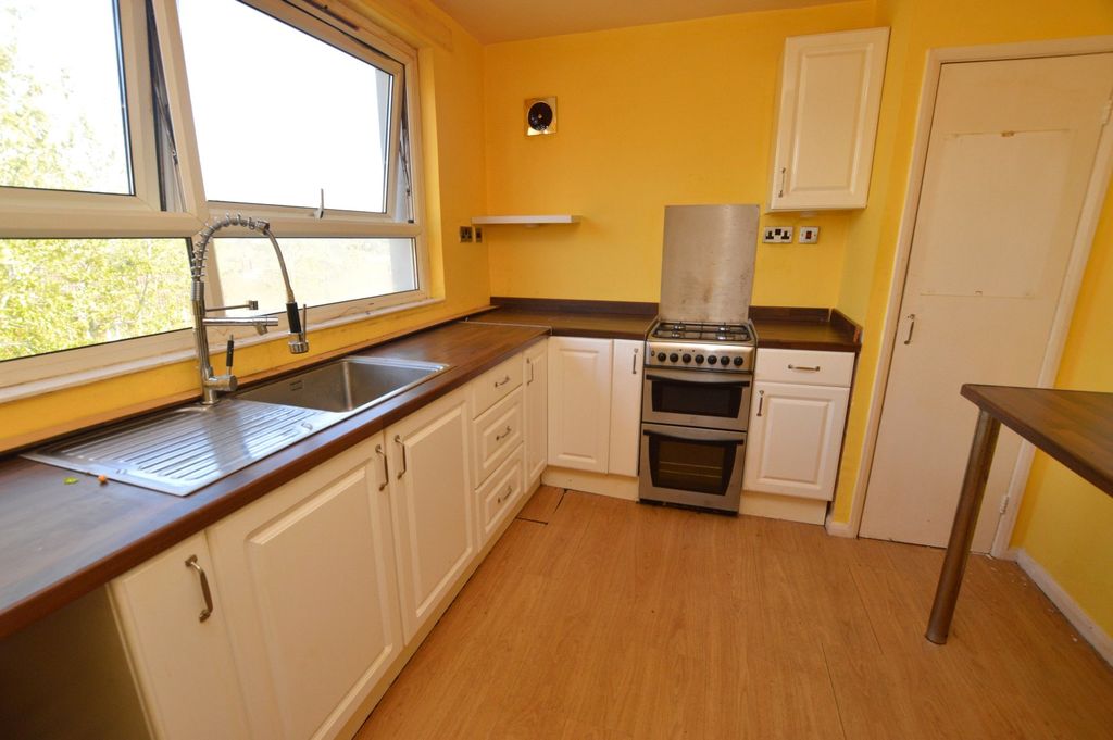 Property photo 3 of 12 Kitchen