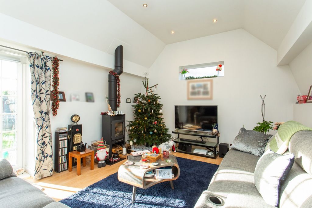 Property photo 2 of 17 Picture 2