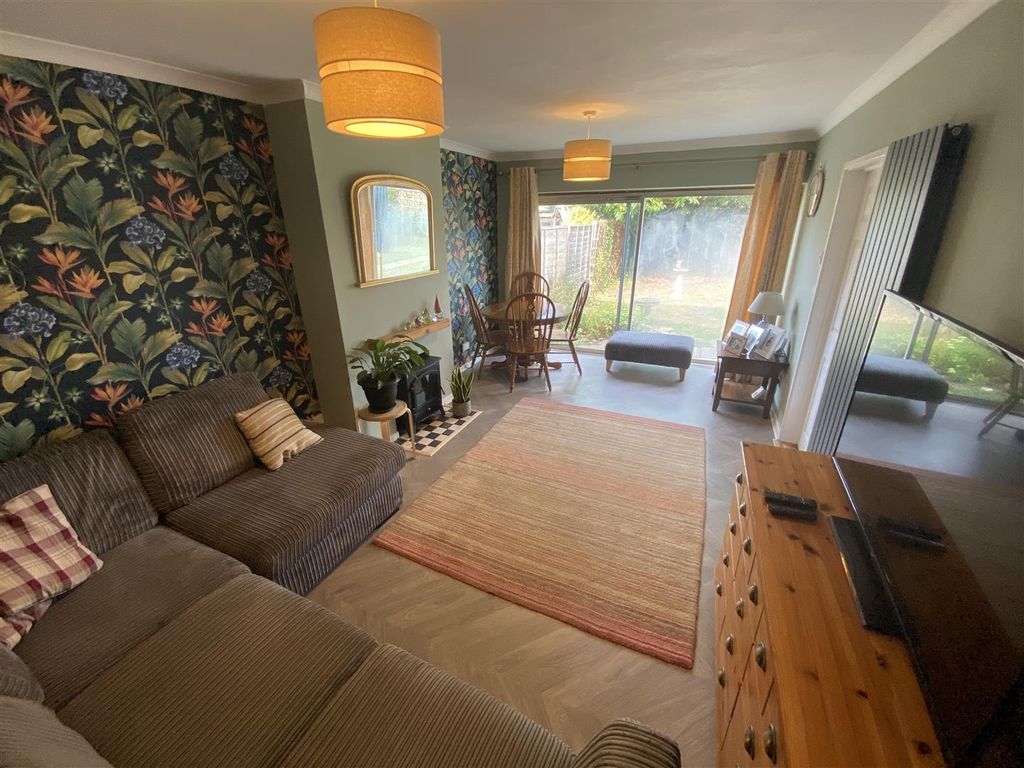 Property photo 2 of 13 Lounge