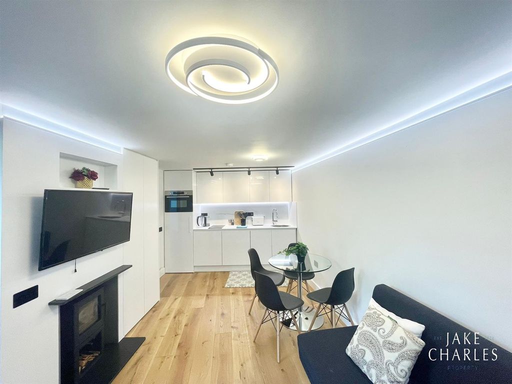 Property photo 3 of 13 8dc604d4-94A1-40A3-8568-99E0Ffc7B029.Jpg