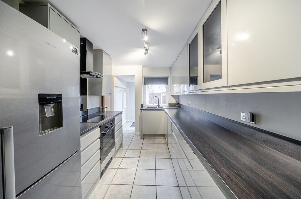 Property photo 3 of 14 1386736-10-692d99...