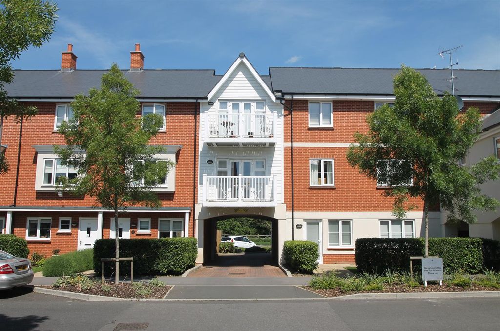 Property photo 1 of 11 Penhurst House.Jpg