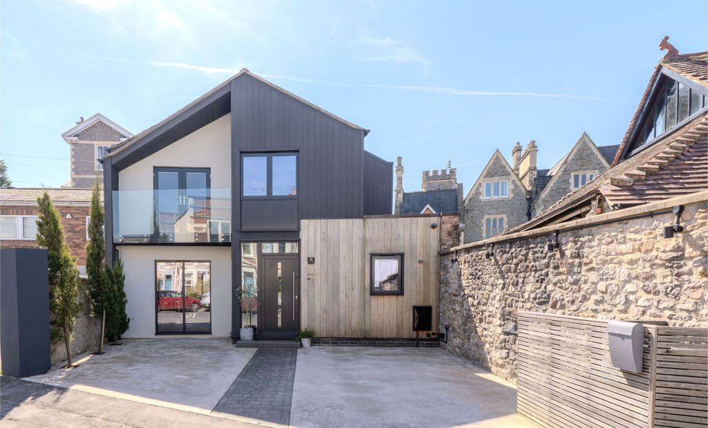 Property photo 1 of 25