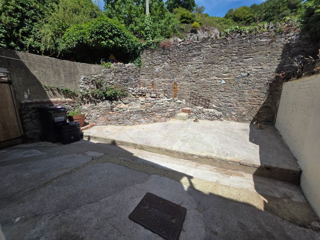Property photo 2 of 8