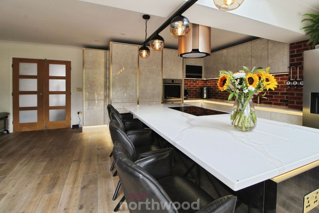 Property photo 2 of 44