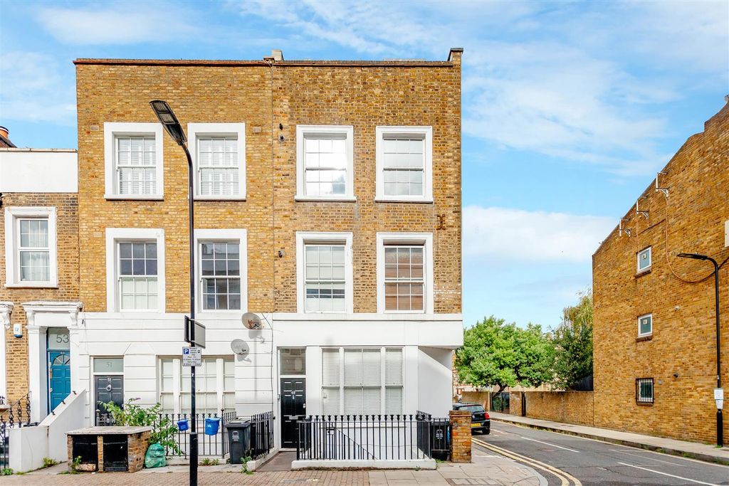 Property photo 1 of 16 Allen Rd N16 (1).Jpg