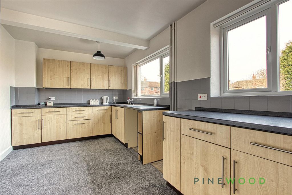 Property photo 3 of 11 Kitchen