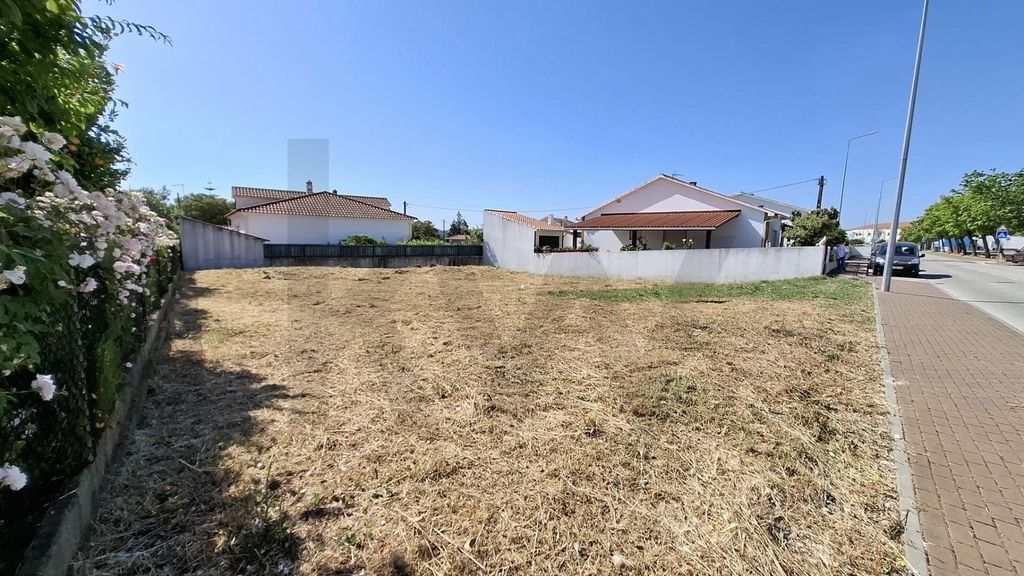 Property photo 1 of 16 Urban Land In Constância - Build Your Retreat