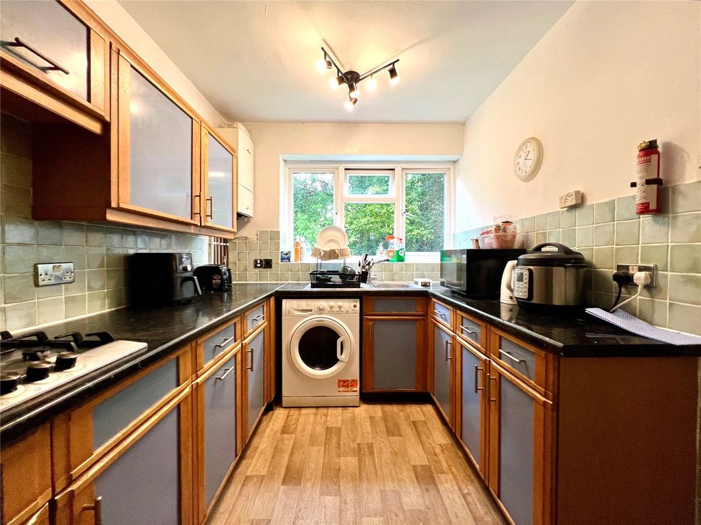 Property photo 3 of 10 Kitchen