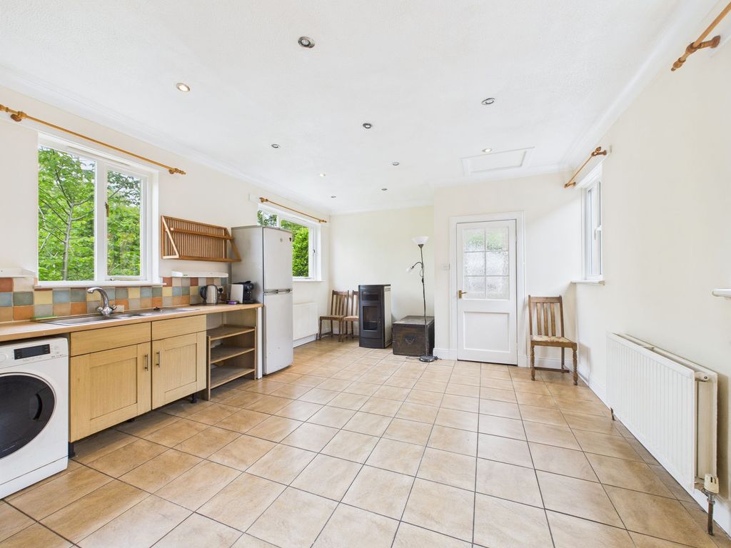 Property photo 2 of 16 Kitchen